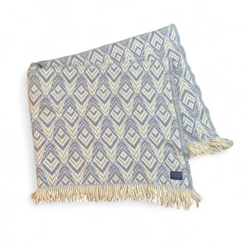 Pendleton vintage 80's blue and cream wool woven throw blanket Size: 54 x 60 in‎